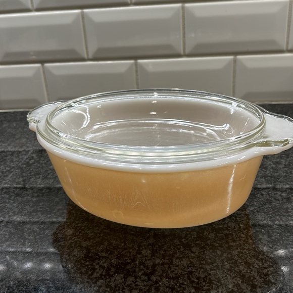 Vintage Fire King Casserole Dish / Serving Bowl with Lid. 467 - Picture 8 of 17